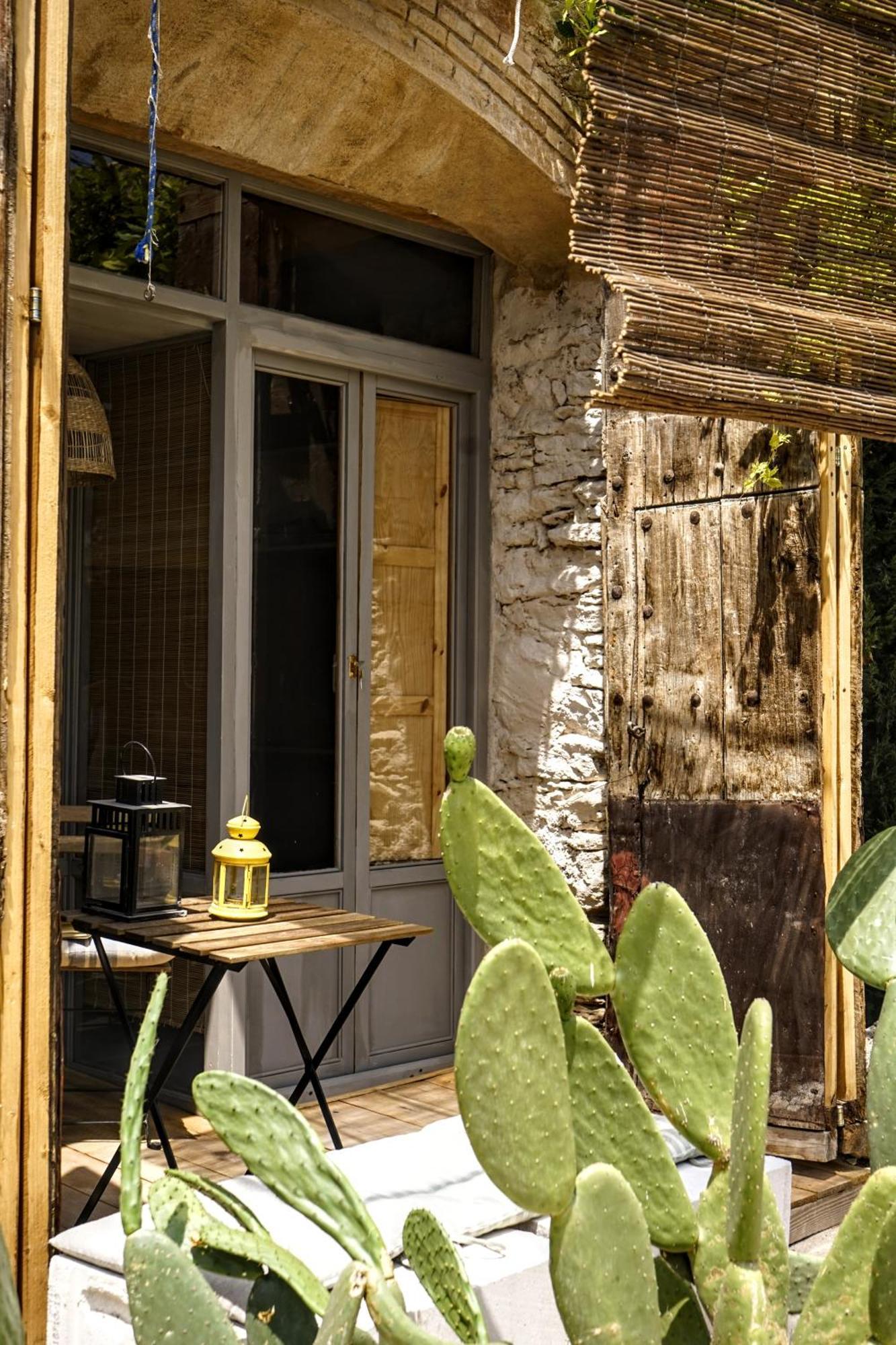 Can Tat, Loft In A Old Coach House Sant Jordi Desvalls Exterior photo